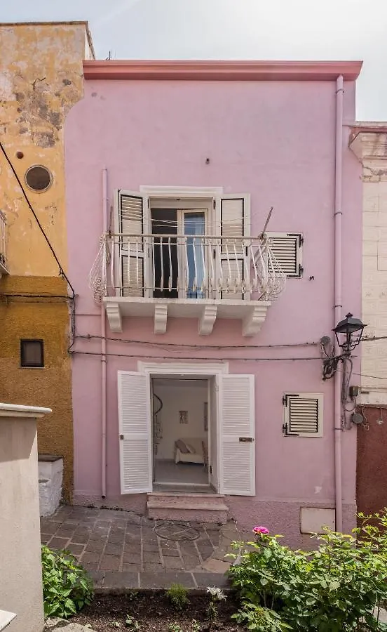 ⭑⭑⭑⭑⭑La perla Rosa nel centro storico a Carloforte Appartamento